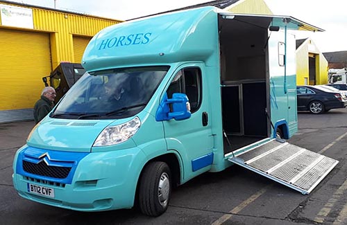 travel two horseboxes